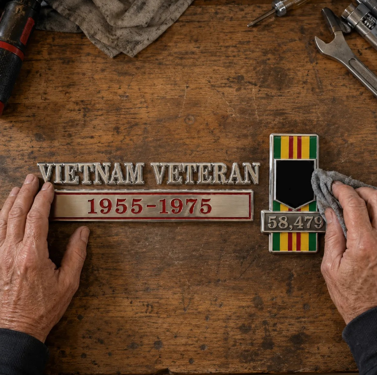 🇺🇸 Vietnam Veteran 1955–1975 Memorial Car Emblem Metal Badge